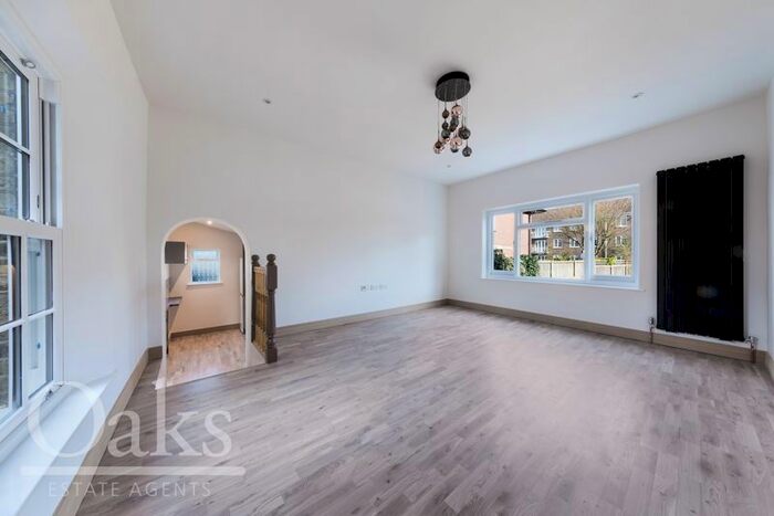 3 Bedroom Flat To Rent In Addiscombe Road, Croydon, CR0