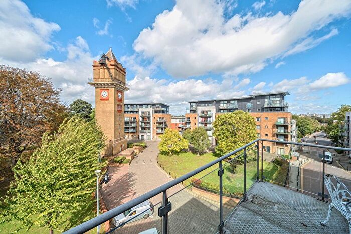 1 Bedroom Flat For Sale In Birdwood Avenue, Hither Green, London, SE13