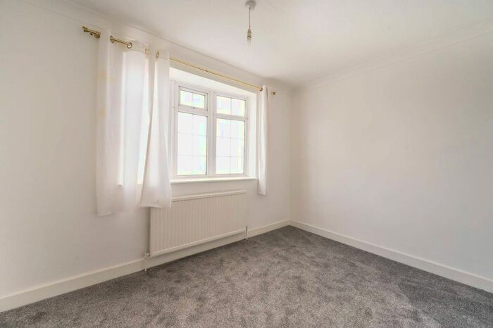 4 Bedroom Semi-Detached House To Rent In Barking, Barking, IG11