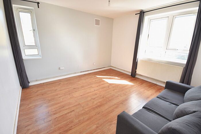 3 Bedroom Flat To Rent In Darling Row, Whitechapel, E1