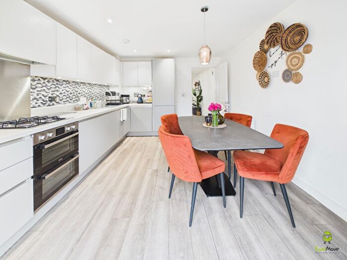 4 Bedroom Town House For Sale In Fairlawn Crescent, Greenhithe, Kent, DA9