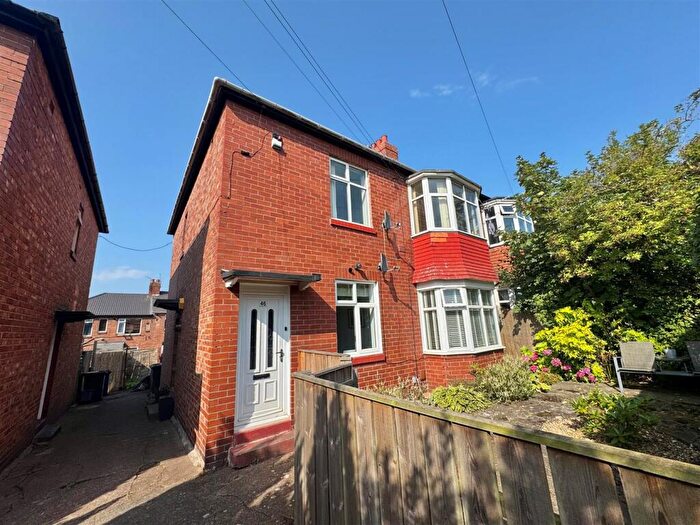 2 Bedroom Flat For Sale In Bavington Drive, Fenham, Newcastle Upon Tyne, NE5