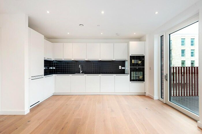 3 Bedroom Flat To Rent In Quest House, Riverside West, Blackwall Reach, E14
