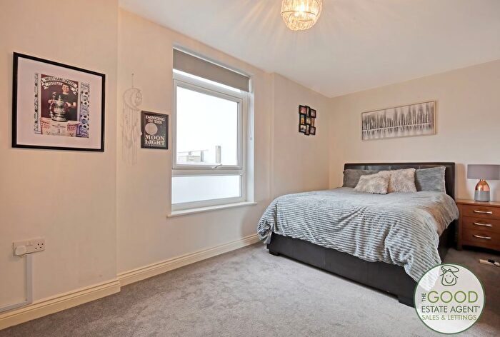 1 Bedroom Flat For Sale In - High Road, Loughton, IG10