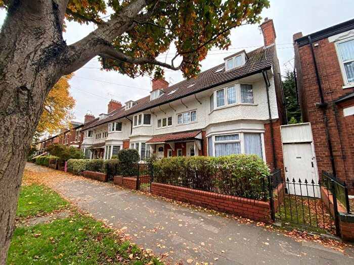 5 Bedroom Semi Detached House For Sale In Marlborough Avenue, Hull, HU5