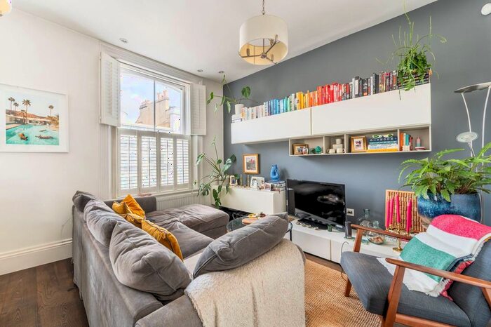 2 Bedroom Flat To Rent In Powis Square, Notting Hill, London, W11