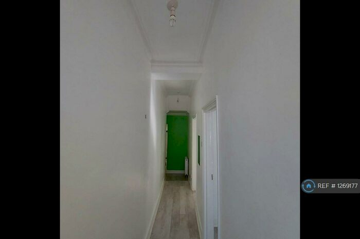 2 Bedroom Maisonette To Rent In Hythe Rd, Croydon, CR7