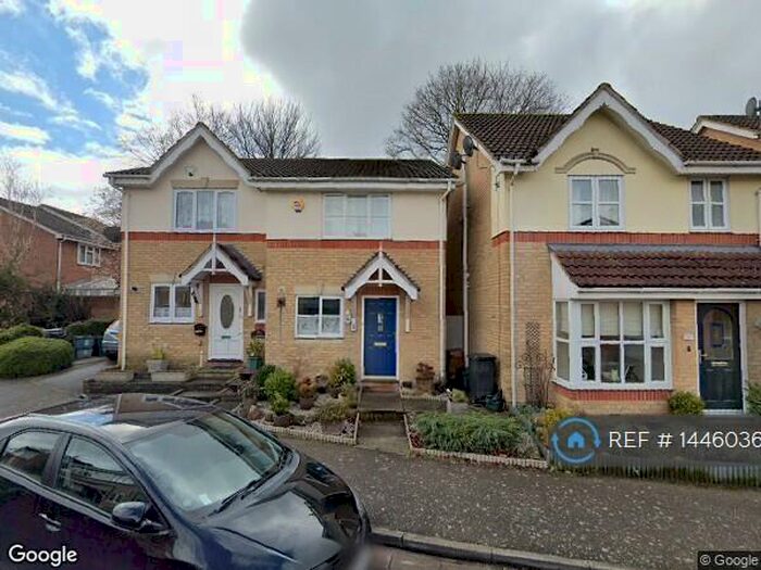 2 Bedroom Semi-Detached House To Rent In Hamond Close, South Croydon, CR2