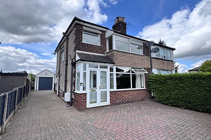 3 Bedroom Semi-Detached House For Sale In Beresford Road, Chapel-En-Le-Frith, High Peak, SK23