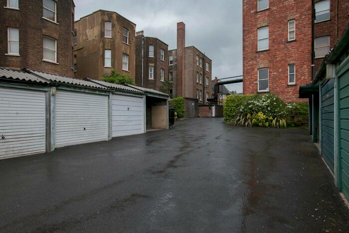 Studio To Rent In Garage, Honeybourne Road, NW6