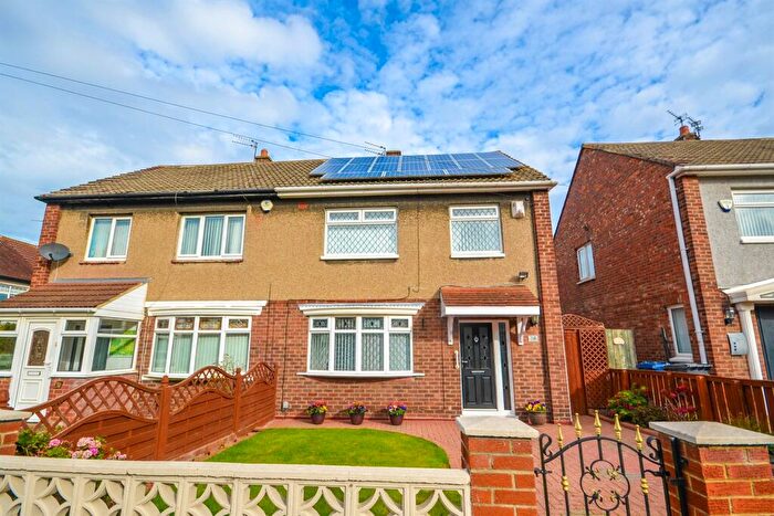 3 Bedroom Semi-Detached House For Sale In Lea Avenue, Jarrow, NE32