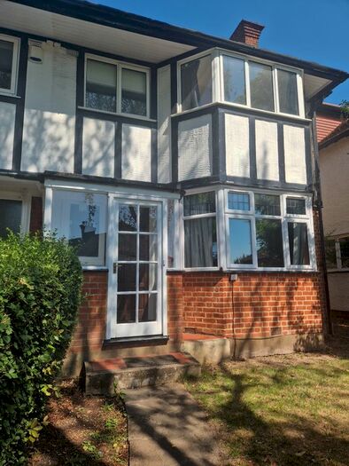 3 Bedroom Semi-Detached House To Rent In The Ridgeway, London, W3
