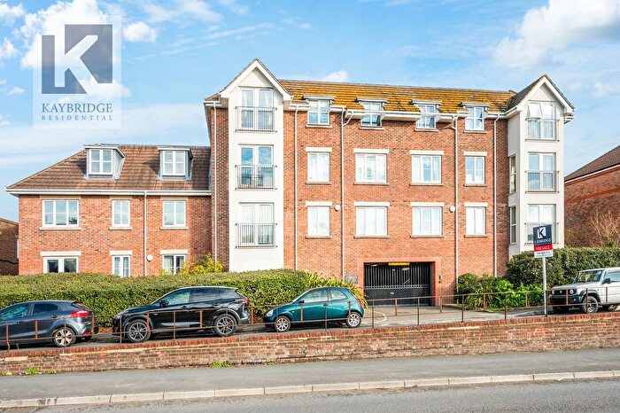 2 Bedroom Flat For Sale In Kingston Road, Epsom, KT19