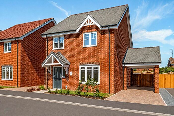 3 Bedroom Link Detached House For Sale In The Meadow, Trowes Lane, Swallowfield, RG7