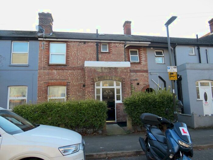 Houses for sale in Raleigh Gardens, Mitcham, CR4