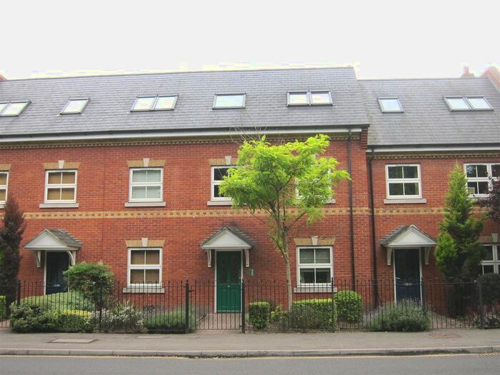 2 Bedroom Flat To Rent In Victoria Mews, St. Judes Road, Englefield Green, Egham, TW20