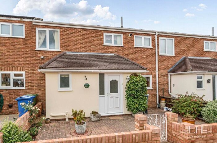 3 Bedroom Terraced House For Sale In Milton Road, Stanford-le-Hope, SS17