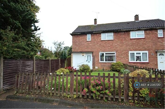 3 Bedroom Semi-Detached House To Rent In Hallwicks Road, Luton, LU2