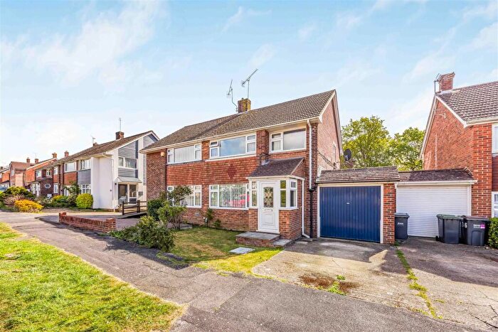 3 Bedroom Semi-Detached House For Sale In Greenfield Crescent, Waterlooville, PO8