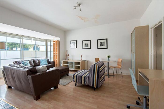 1 Bedroom Apartment For Sale In The Watergarden, E14