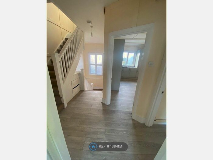 4 Bedroom Flat To Rent In Station Road, North Harrow, HA2