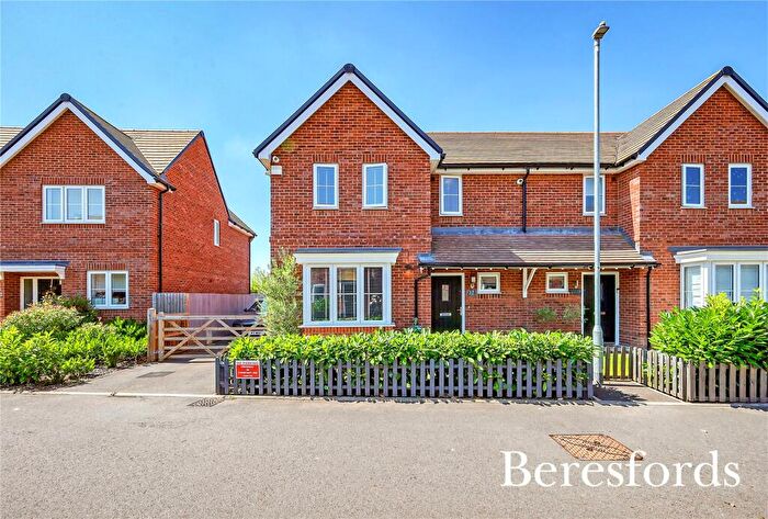 3 Bedroom Semi-Detached House For Sale In Orchard Way, Boreham, CM3