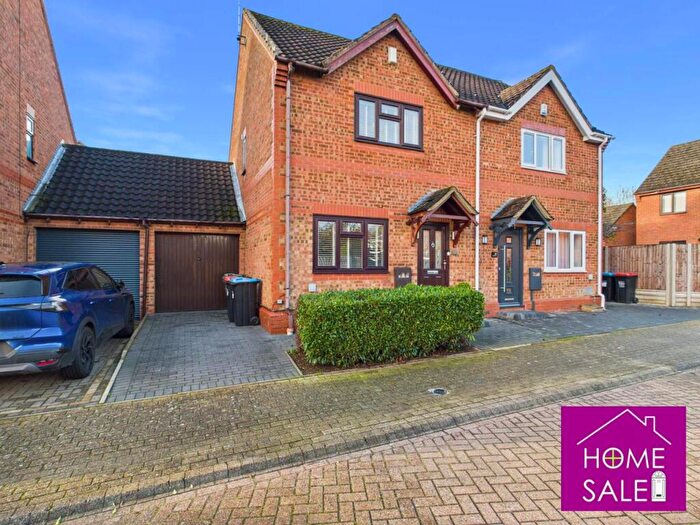 3 Bedroom Semi Detached House For Sale In Furzton, Milton Keynes, MK4