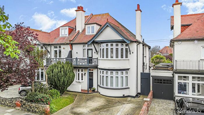 6 Bedroom Semi-Detached House For Sale In Tyrone Road, Southend-On-Sea, SS1