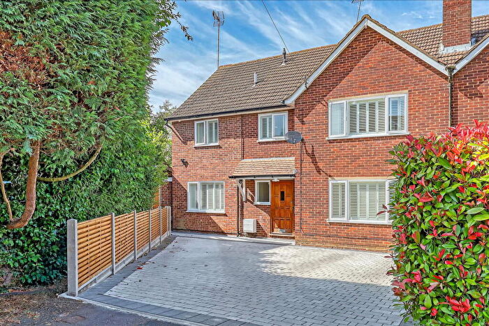 4 Bedroom Semi Detached House For Sale In Kingsmead Close, Roydon, CM19