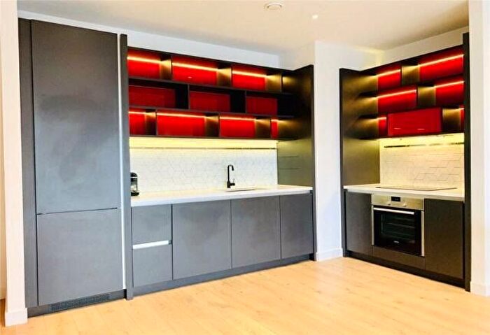 1 Bedroom Flat To Rent In Modena House, Lyell Street, London, Greater London, E14