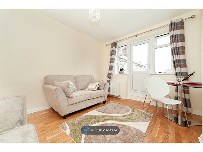 2 Bedroom Flat To Rent In Wilton Court, London, N10
