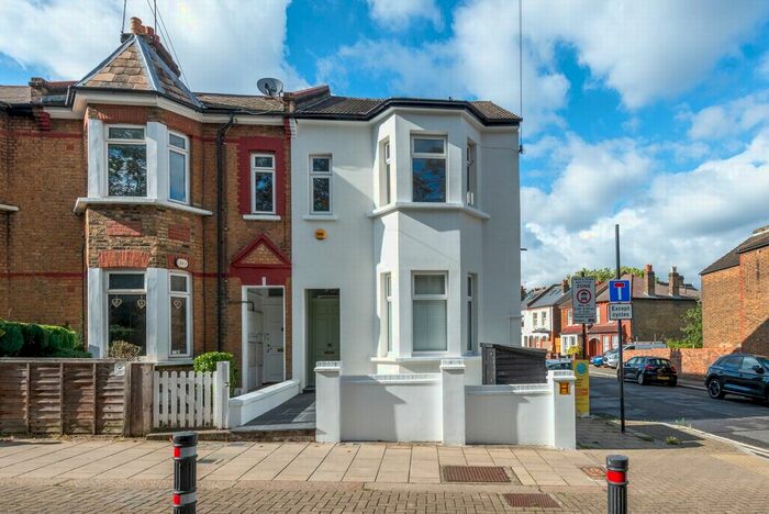 2 Bedroom Flat To Rent In Leigham Vale, Streatham, SW16