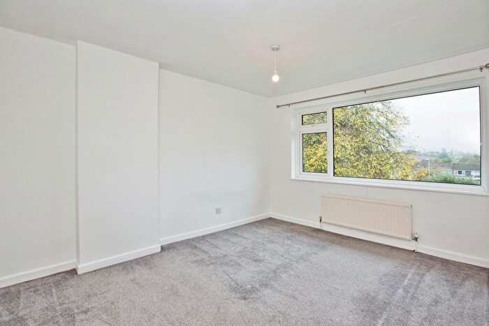 3 Bedroom Semi-Detached House For Sale In Wessex Road, Yeovil, BA21