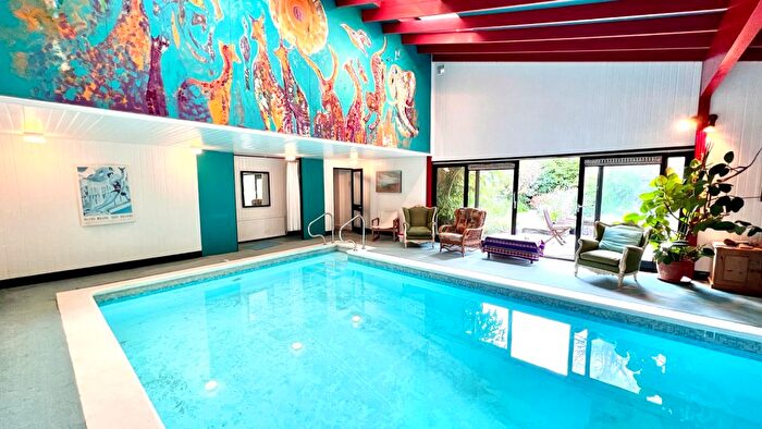 4 Bedroom Detached House For Sale In Winchester Road, Stroud, Petersfield, GU32