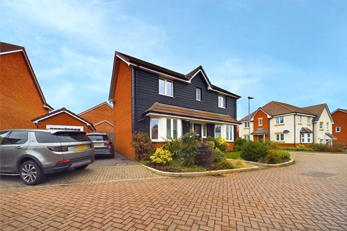4 Bedroom Detached House To Rent In Muir Gate, Binfield, Bracknell, Berkshire, RG42