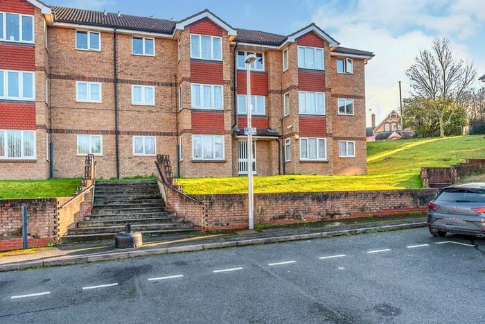 2 Bedroom Flat To Rent In Chilham Close, Chatham, Kent, ME4