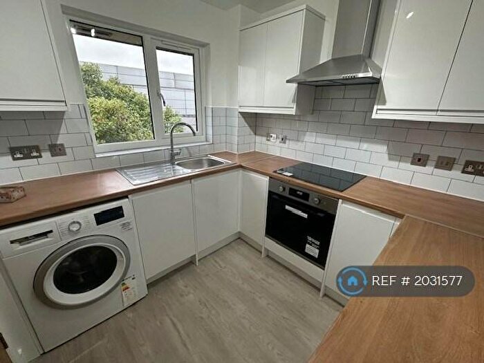 2 Bedroom Flat To Rent In Bernards Close, Ilford, IG6