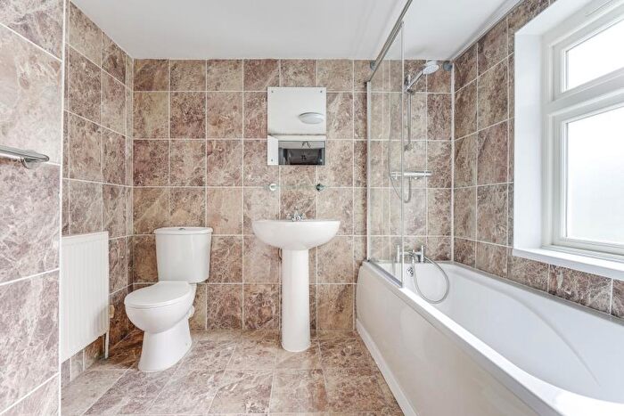 2 Bedroom Flat To Rent In Cephas Street, Stepney Green, E1
