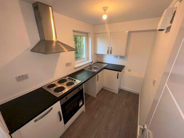 Flat To Rent In Lewis Avenue, Wishaw, ML2