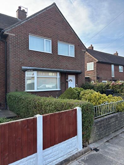 3 Bedroom Semi-Detached House To Rent In Thornhill Road, Chorley, Lancashire, PR6