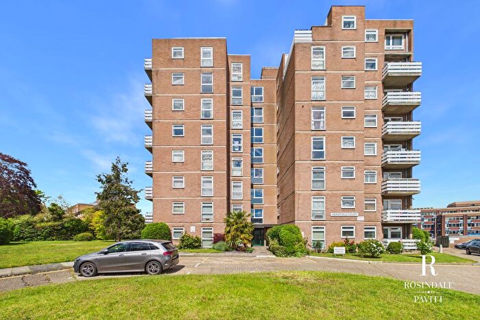 1 Bedroom Flat For Sale In Hendfield Court, Beddington Gardens, SM6