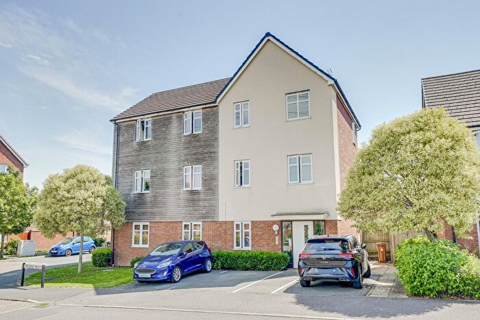 2 Bedroom Flat For Sale In Peregrine Mead, Leighton Buzzard, LU7