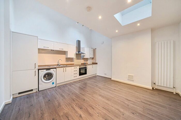2 Bedroom Flat To Rent In Alma Grove, London, SE1