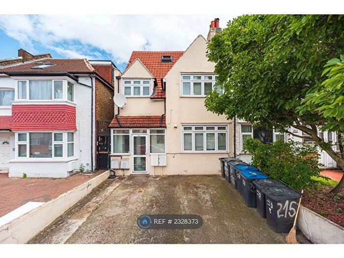 2 Bedroom Flat To Rent In Norbury, London, SW16