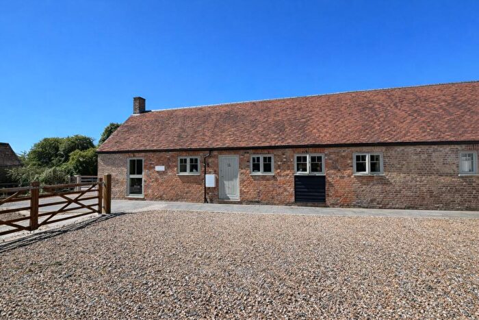 2 Bedroom House To Rent In Hill Farm Barns, Whipsnade, Beds, LU6