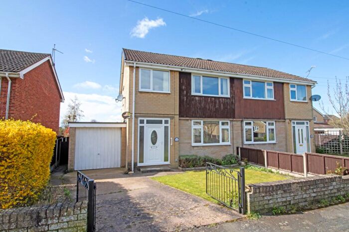 3 Bedroom Semi Detached House For Sale In Greystones Road, Gainsborough, DN21