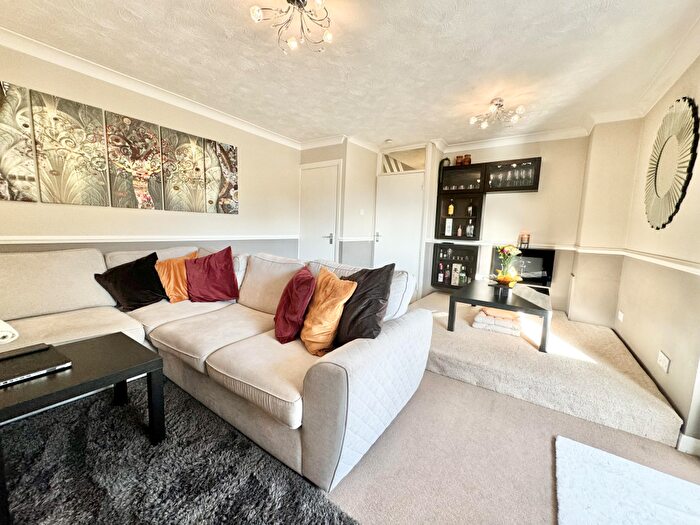 2 Bedroom Apartment To Rent In Frescade Crescent, Basingstoke, RG21