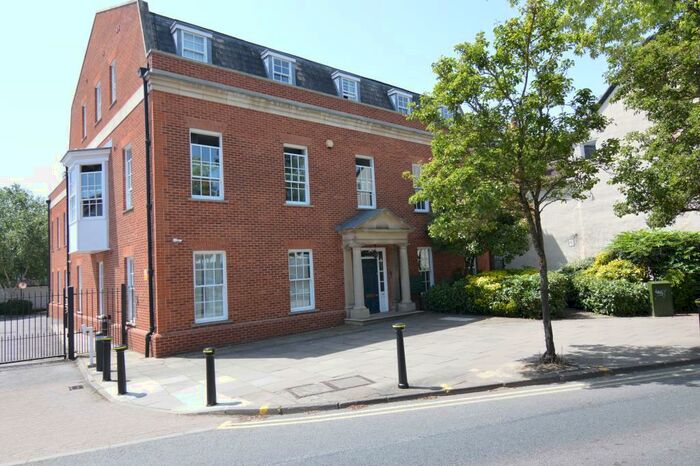 1 Bedroom Flat To Rent In Broad Street, Wokingham, RG40