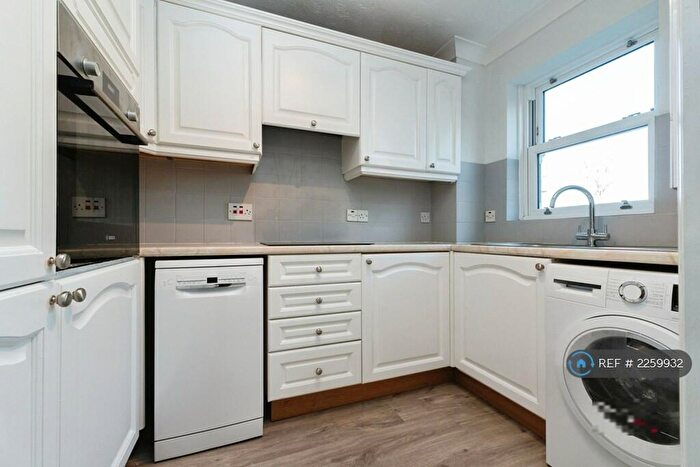 2 Bedroom Flat To Rent In Devonshire Avenue, Sutton, SM2