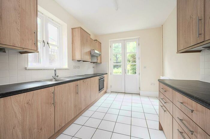 3 Bedroom Terraced House To Rent In Annis Road, Hackney, London, E9
